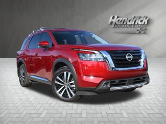 Used 2024 Nissan Pathfinder Platinum video 2