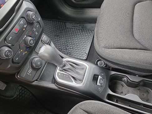 Used 2023 Jeep Renegade Latitude w/ Premium Group AWD/4WD image 25