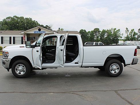Used 2026 RAM 2500 Tradesman w/ Chrome Appearance Group AWD/4WD image 13