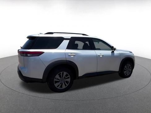 Used 2025 Nissan Pathfinder SV FWD image 12