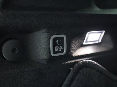 Used 2023 Jeep Grand Cherokee L Limited w/ Luxury Tech Group II image 24
