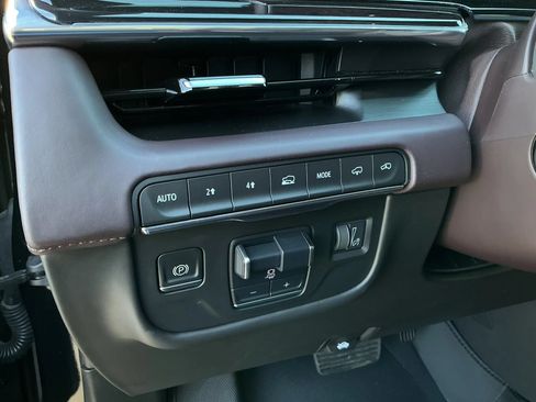 Used 2023 Cadillac Escalade ESV Sport Platinum AWD/4WD image 17