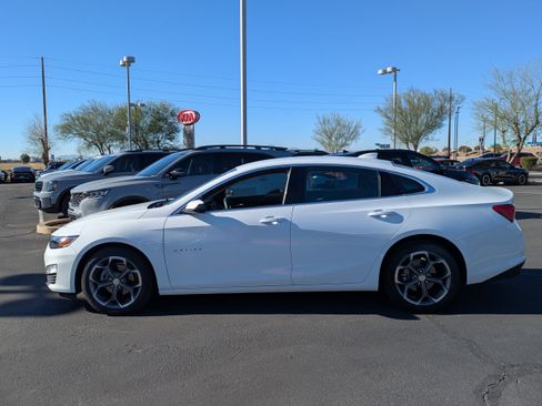 Used 2024 Chevrolet Malibu LT image 2