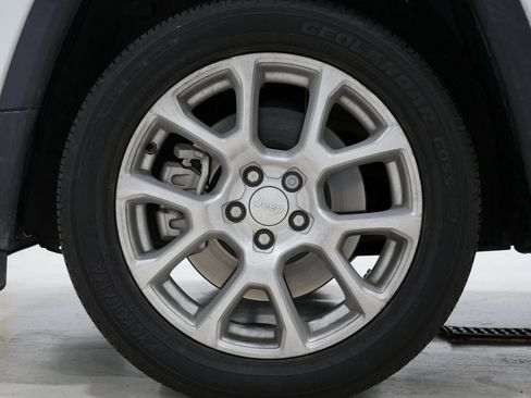 Used 2024 Jeep Compass Latitude image 9