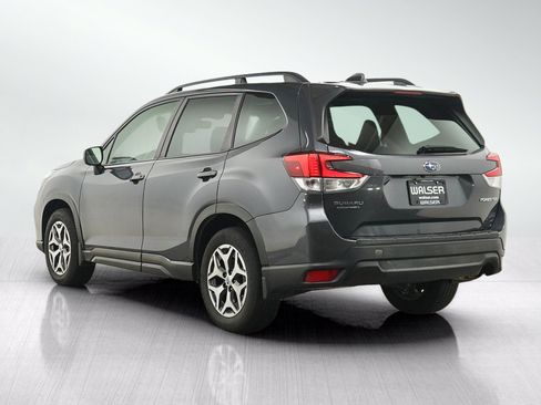 Used 2020 Subaru Forester Premium AWD/4WD image 3