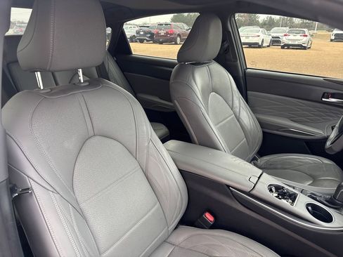 Used 2019 Toyota Avalon Limited image 17