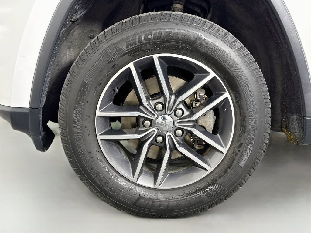 Used 2017 Jeep Grand Cherokee Limited AWD/4WD image 30