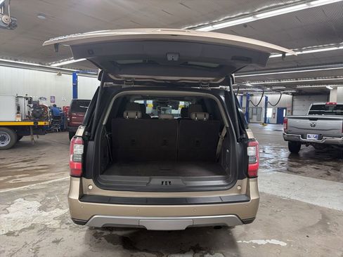 Used 2020 Ford Expedition Limited w/ Equipment Group 301A AWD/4WD image 11