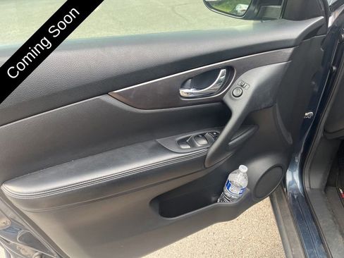 Used 2016 Nissan Rogue SV FWD image 10