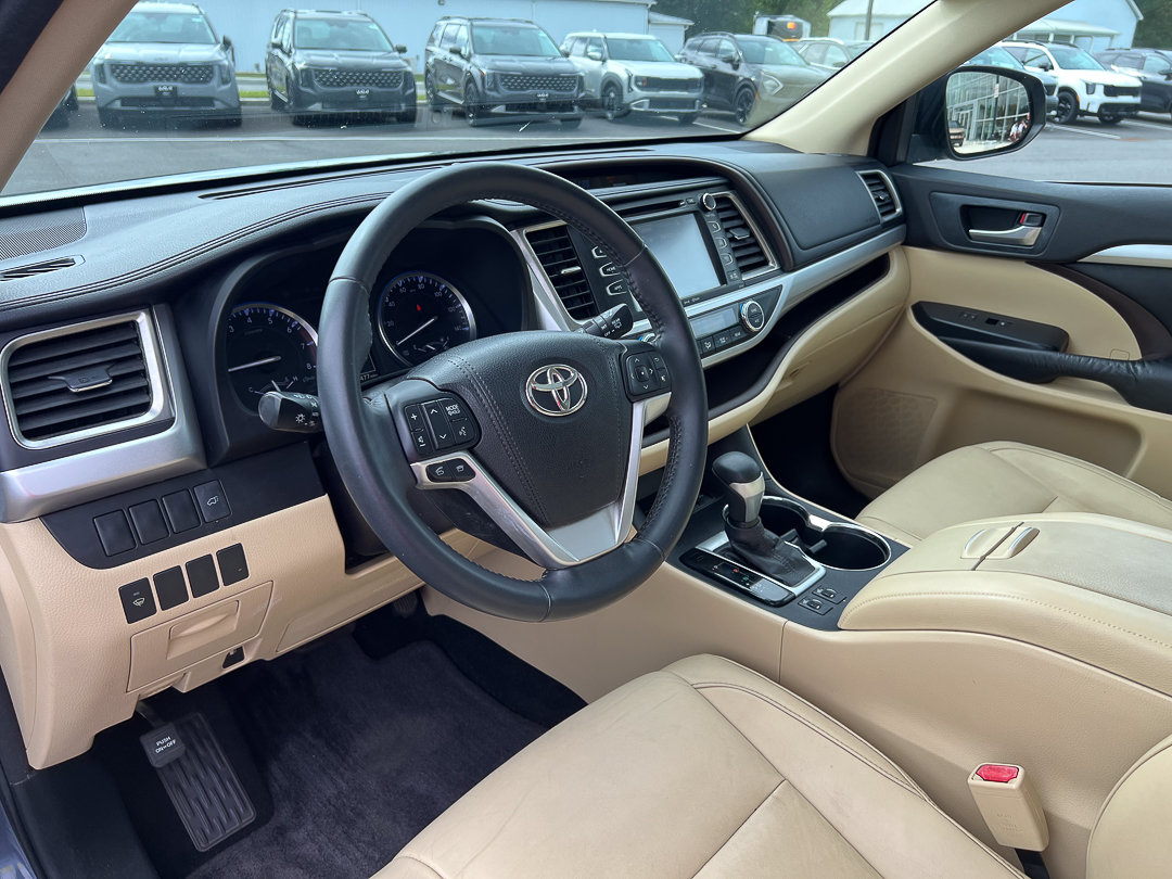 Used 2021 Toyota Highlander Platinum AWD/4WD image 21