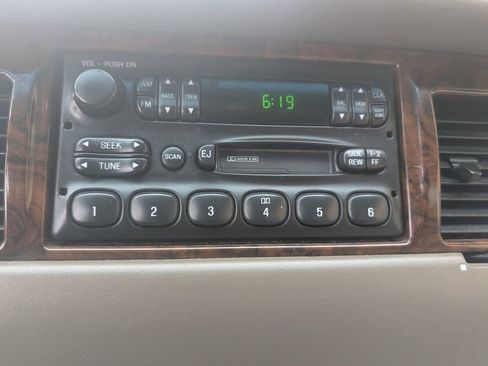 Used 1999 Lincoln Town Car Executive image 18