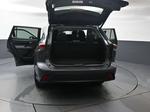 Used 2022 Toyota Highlander XLE AWD/4WD image 48