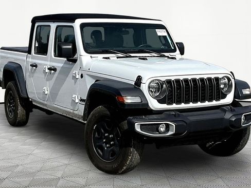 Used 2024 Jeep Gladiator Sport image 3