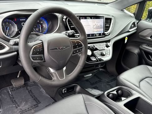 New 2026 Chrysler Pacifica Select image 17