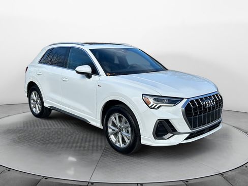 Certified 2025 Audi Q3 2.0T Premium w/ Convenience Package image 1