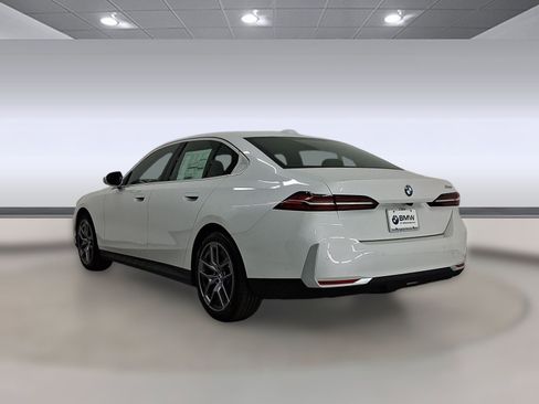 New 2026 BMW 530i image 3