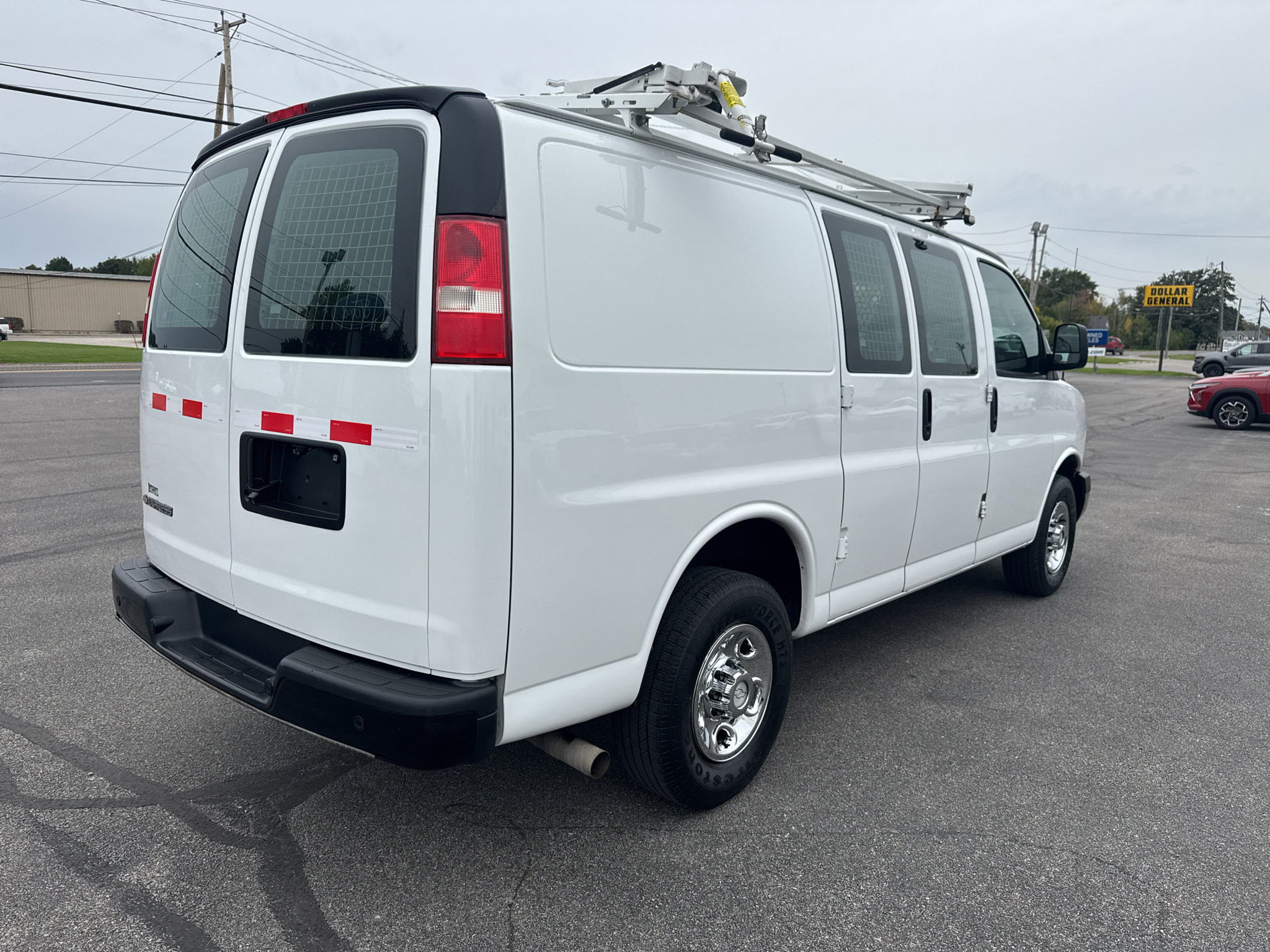 Used 2017 Chevrolet Express 2500 RWD image 7