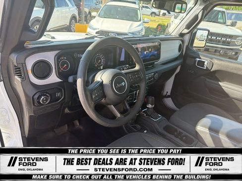 Used 2025 Jeep Gladiator Sport AWD/4WD image 20