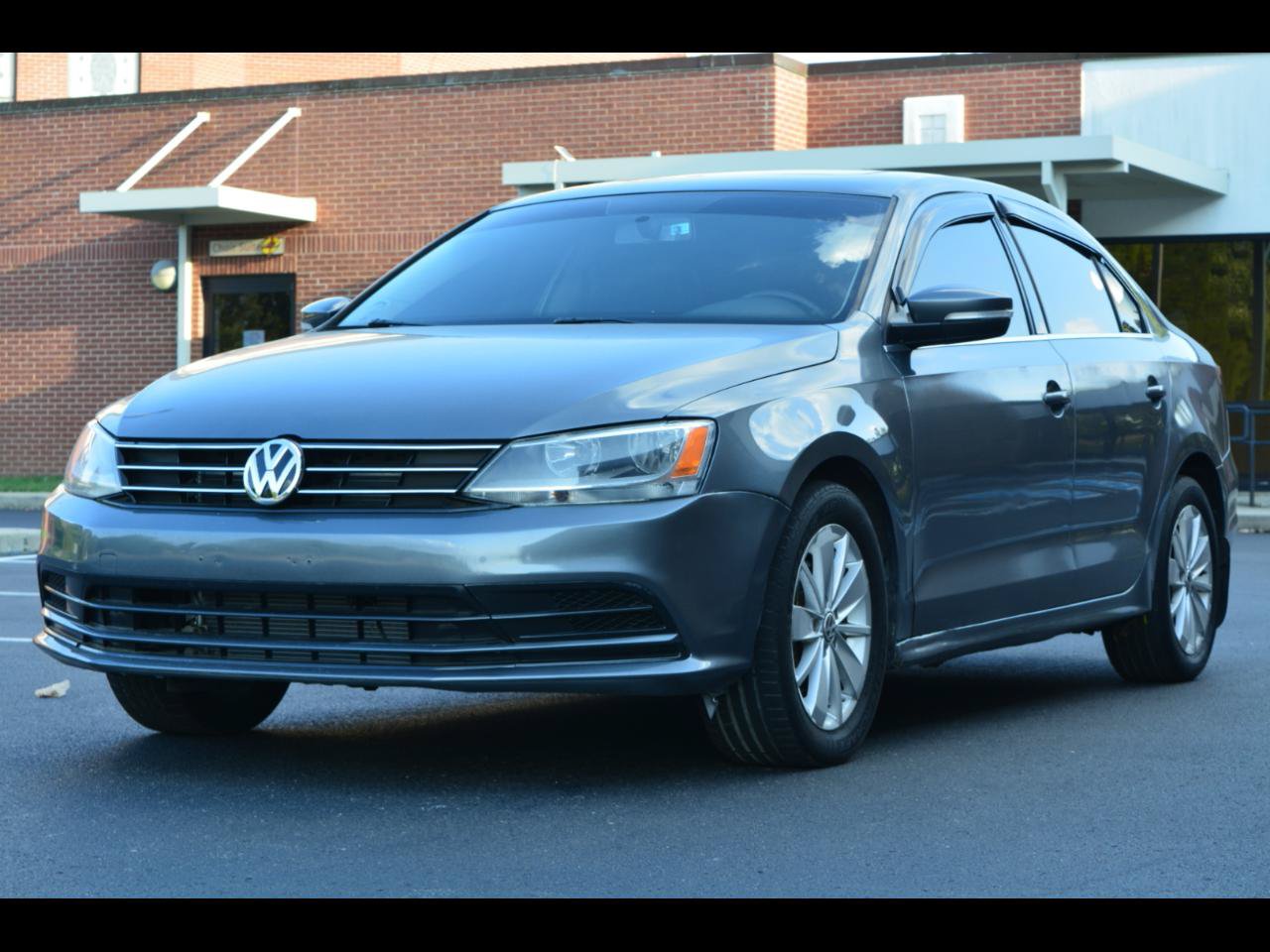 Used 2016 Volkswagen Jetta SE FWD image 1