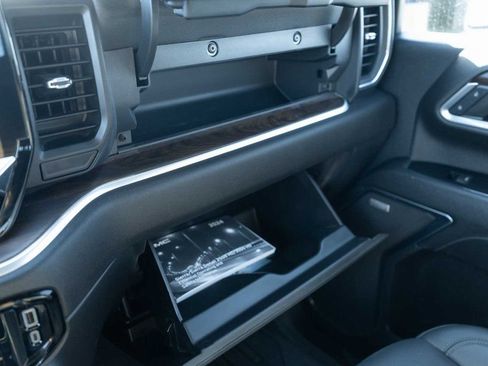 Used 2024 GMC Sierra 2500 SLT w/ SLT Premium Package image 19