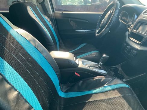 Used 2019 Dodge Journey SE FWD image 6