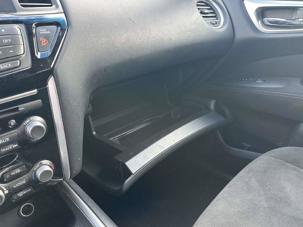 Used 2015 Nissan Pathfinder SV w/ Cargo Package FWD image 18