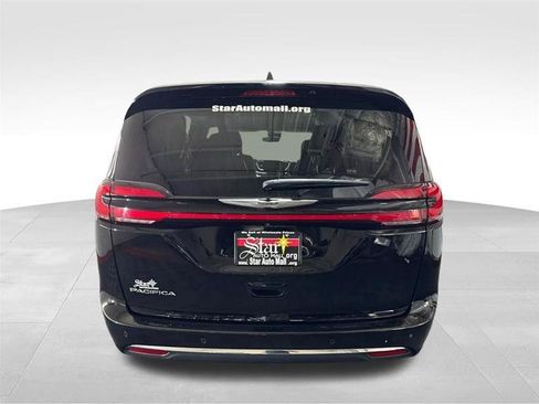 Used 2024 Chrysler Pacifica Touring-L FWD image 6