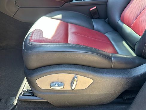 Used 2023 Porsche Macan image 31