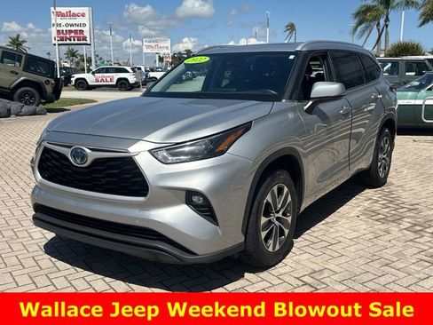 Used 2022 Toyota Highlander XLE image 3