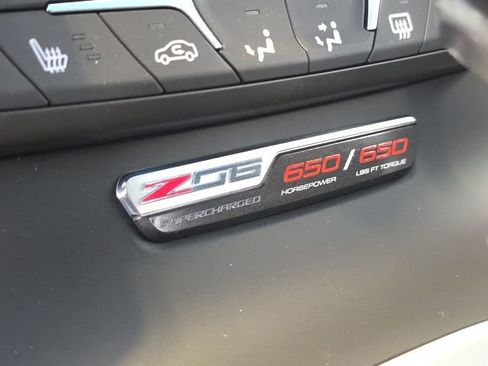 Used 2016 Chevrolet Corvette Z06 w/ 3LZ Preferred Equipment Group RWD image 20