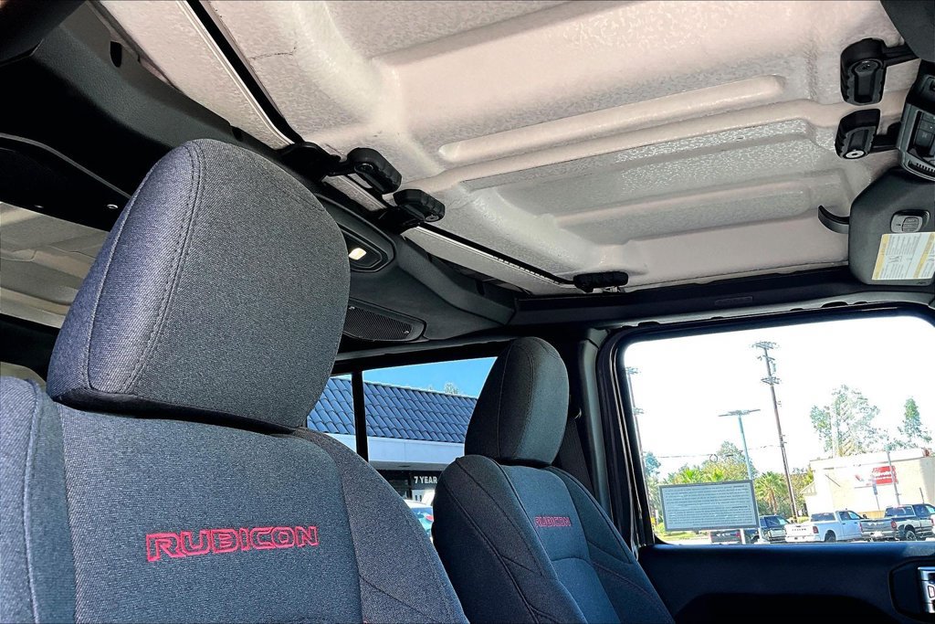 Used 2025 Jeep Wrangler Unlimited Rubicon w/ Convenience Group AWD/4WD image 14