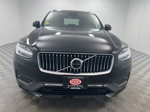 Used 2023 Volvo XC90 B5 Core w/ Climate Package image 3