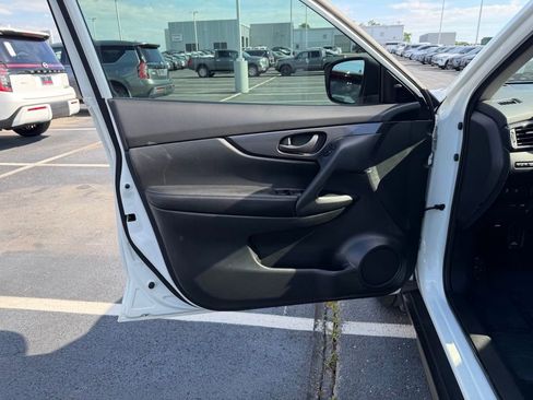 Used 2020 Nissan Rogue S FWD image 13