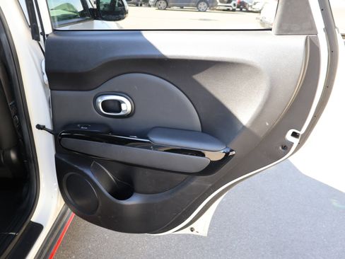 Used 2018 Kia Soul ! image 14