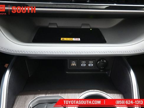 Used 2023 Toyota Highlander Limited AWD/4WD image 20