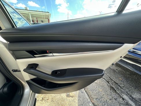 Used 2022 MAZDA MAZDA3 s image 32