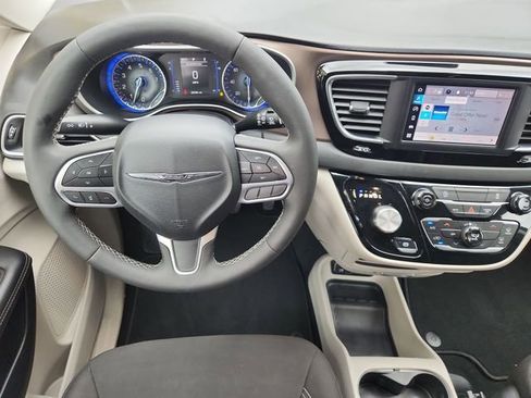 Used 2024 Chrysler Voyager LX FWD image 11
