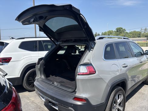 Used 2021 Jeep Cherokee Limited w/ Elite Package AWD/4WD image 29