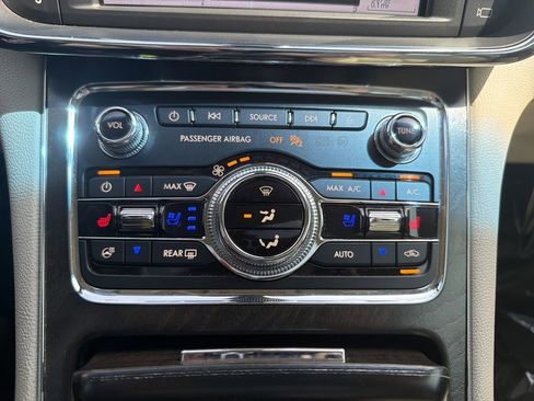 Used 2019 Lincoln Continental Reserve image 27