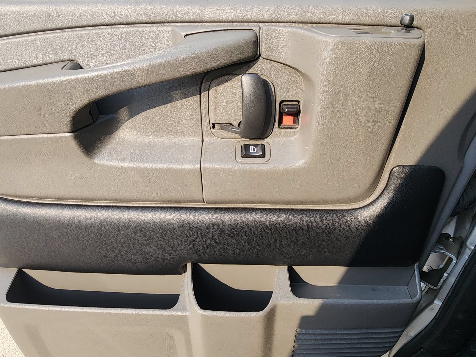 Used 2014 GMC Savana 1500 AWD image 19