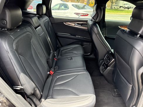 Used 2019 Lincoln Nautilus Reserve FWD image 30