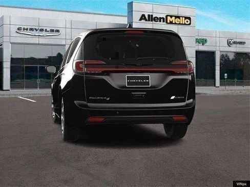 New 2023 Chrysler Pacifica Touring-L w/ S Appearance Package image 13