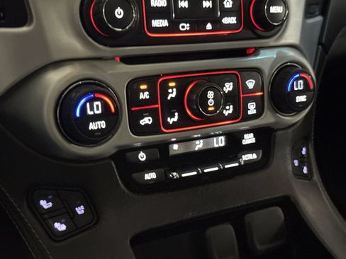 Used 2016 GMC Yukon SLT w/ HD Trailering Package AWD/4WD image 17