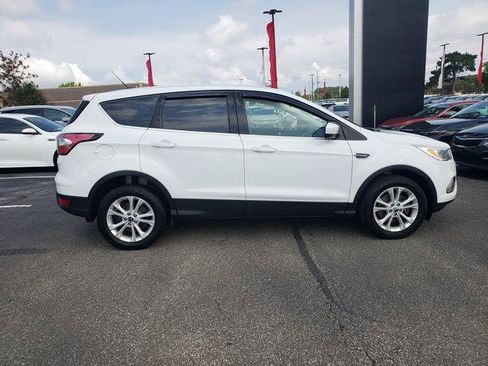 Used 2017 Ford Escape SE AWD/4WD image 2