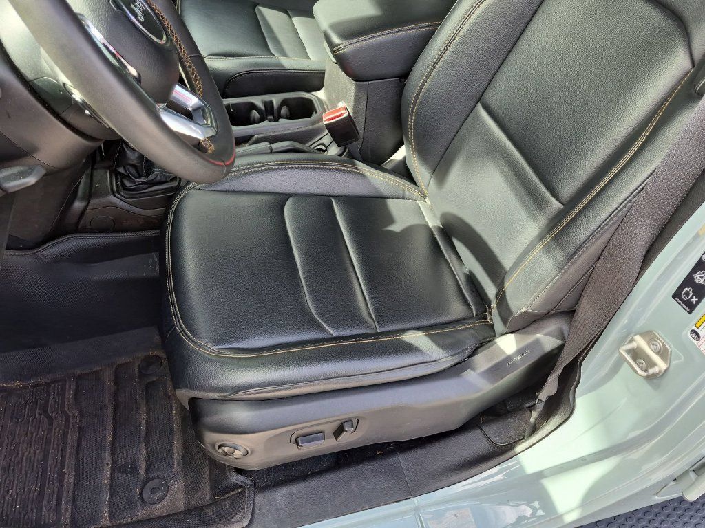 Used 2024 Jeep Wrangler Unlimited Sahara w/ Technology Group AWD/4WD image 23