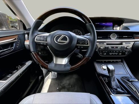 Used 2017 Lexus ES 350 w/ Luxury Package FWD image 5