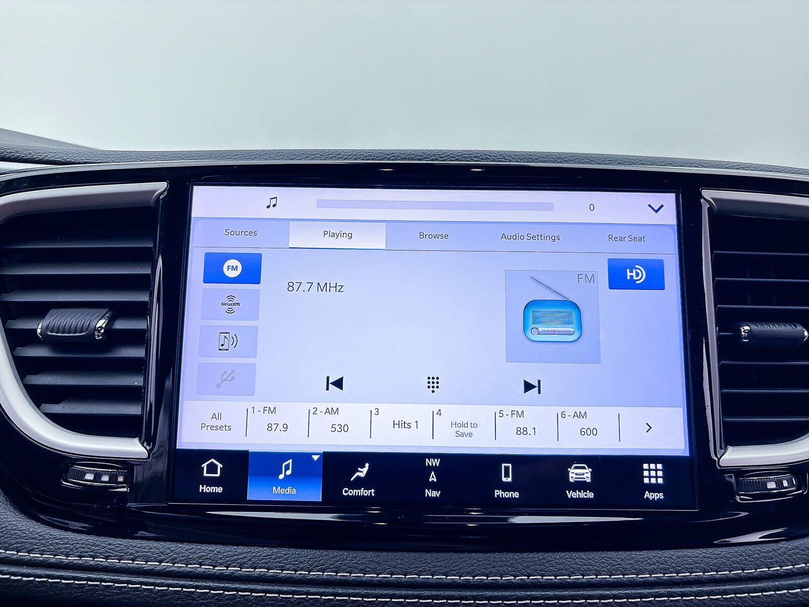 Used 2023 Chrysler Pacifica Touring-L w/ Uconnect Theater Family Group FWD image 23