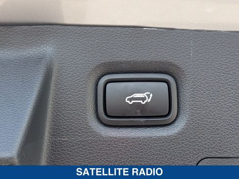 Used 2022 Hyundai Santa Fe SEL w/ Convenience + Premium Package FWD image 15