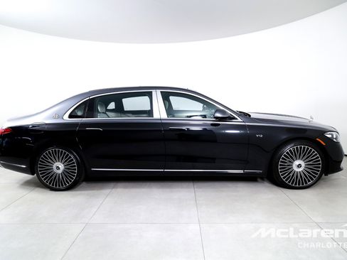 Used 2023 Mercedes-Benz Maybach S 680 4MATIC w/ Manufaktur Leather Package image 9