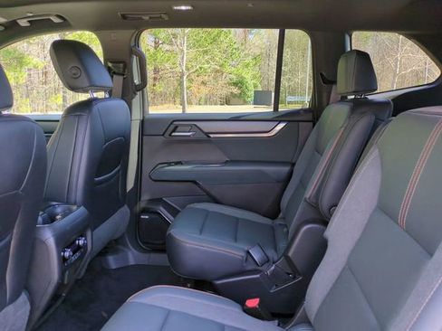 Used 2024 GMC Acadia AT4 w/ Luxury Package image 14